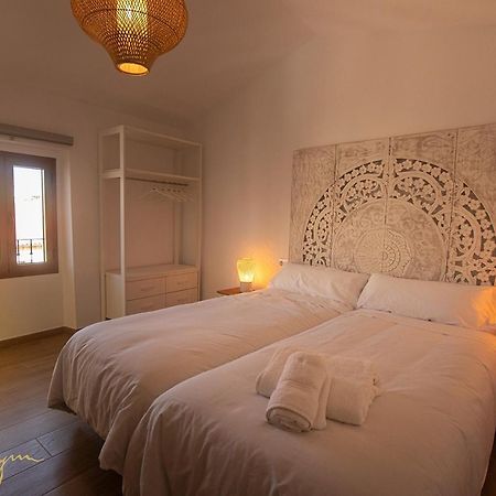 Apartamentos Turisticos Abrilymarzo Caces エクステリア 写真