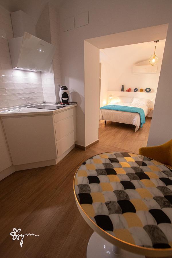 Apartamentos Turisticos Abrilymarzo Caces エクステリア 写真