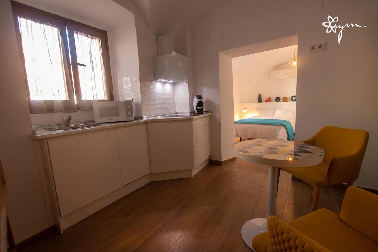 Apartamentos Turisticos Abrilymarzo Caces エクステリア 写真
