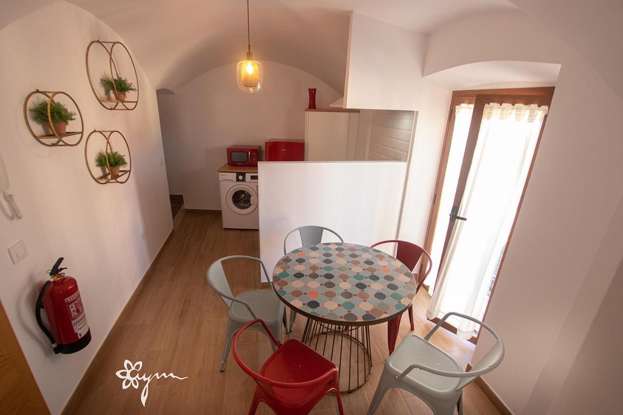 Apartamentos Turisticos Abrilymarzo Caces エクステリア 写真